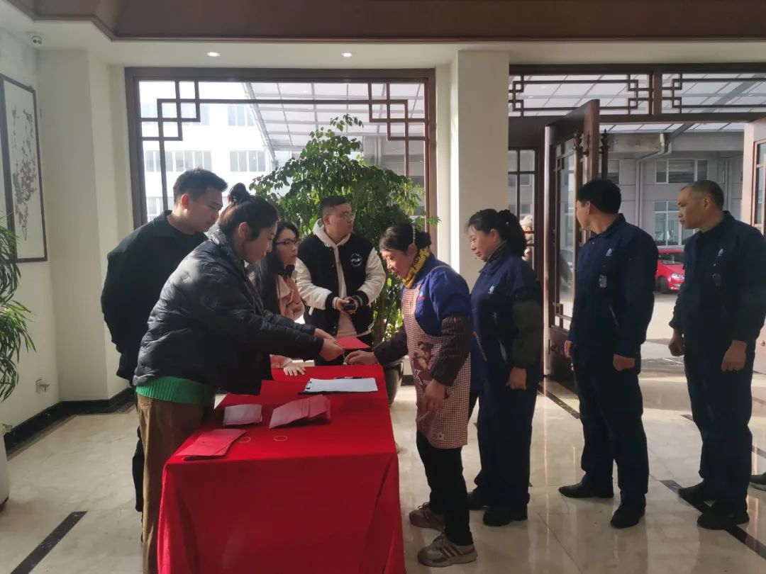  龙腾迎新春 万事开门红