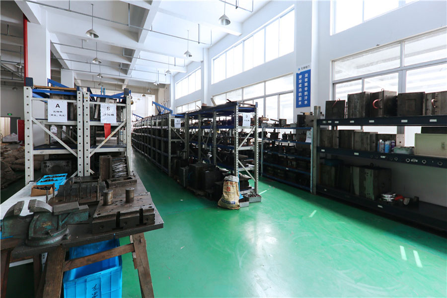 模具车间.JPG