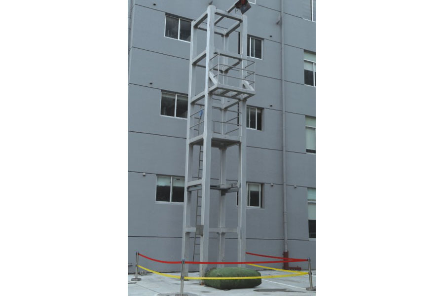 7坠落实验架.jpg